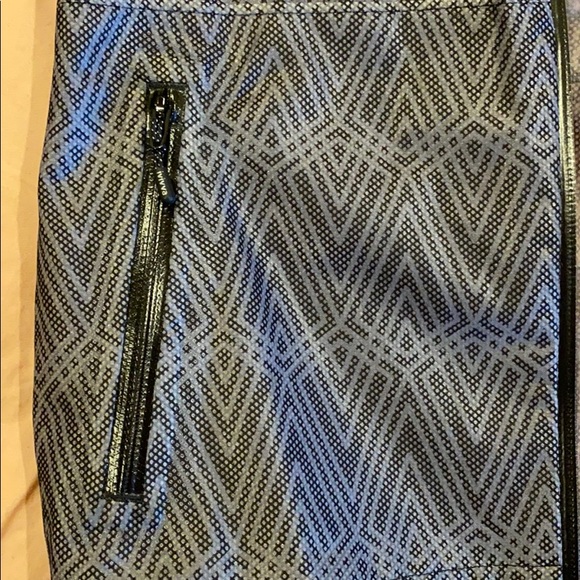 Ivviva Girl’s Windbreaker Jacket - Picture 4 of 4